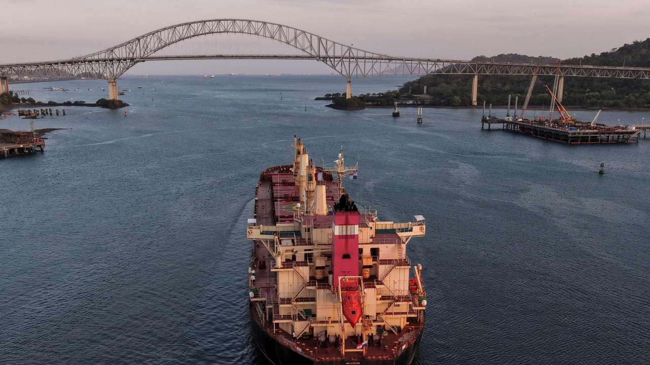 China detaining Panama-flagged ships amid battle over port control, FMC says