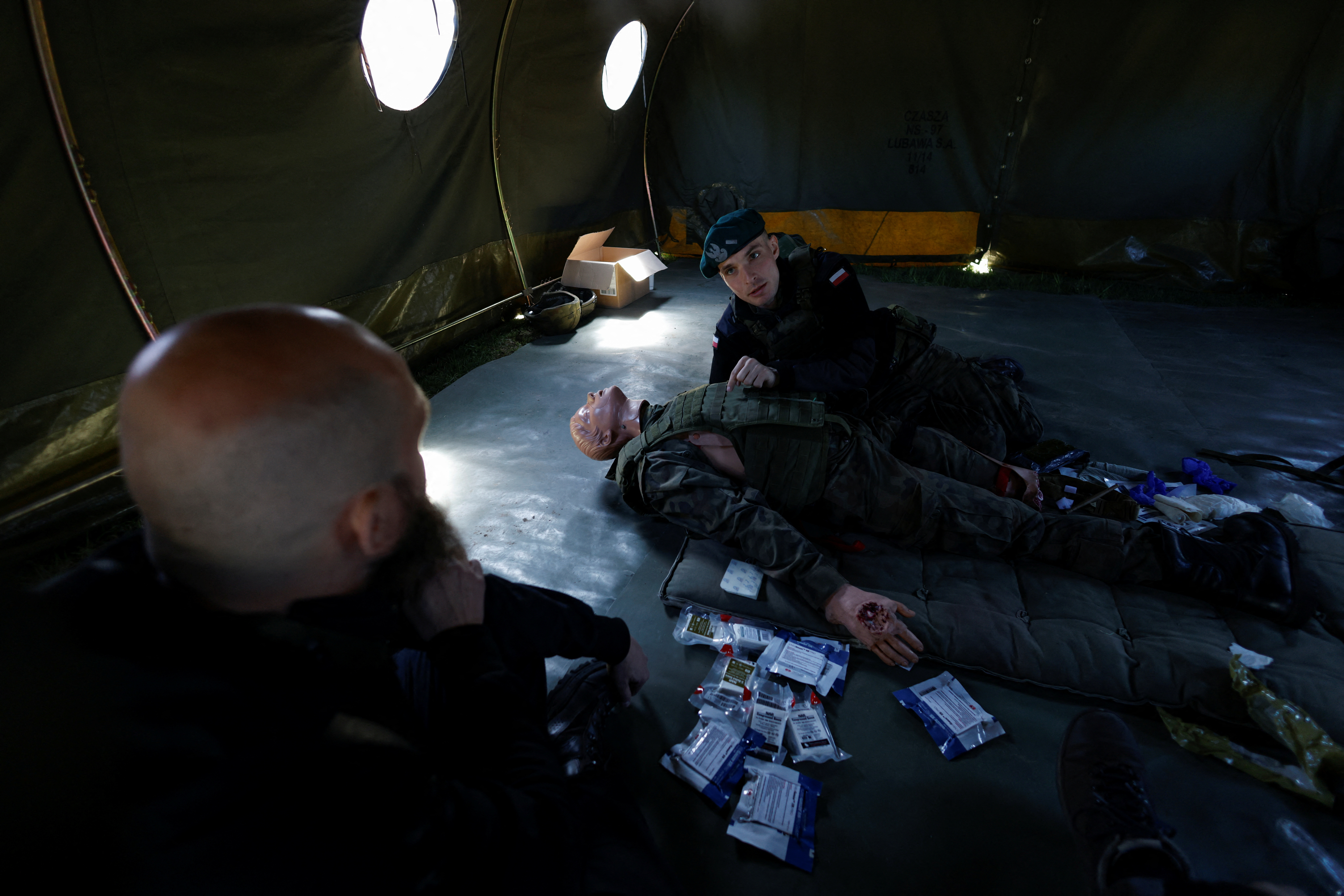 Polish civilians spend weekend training with army