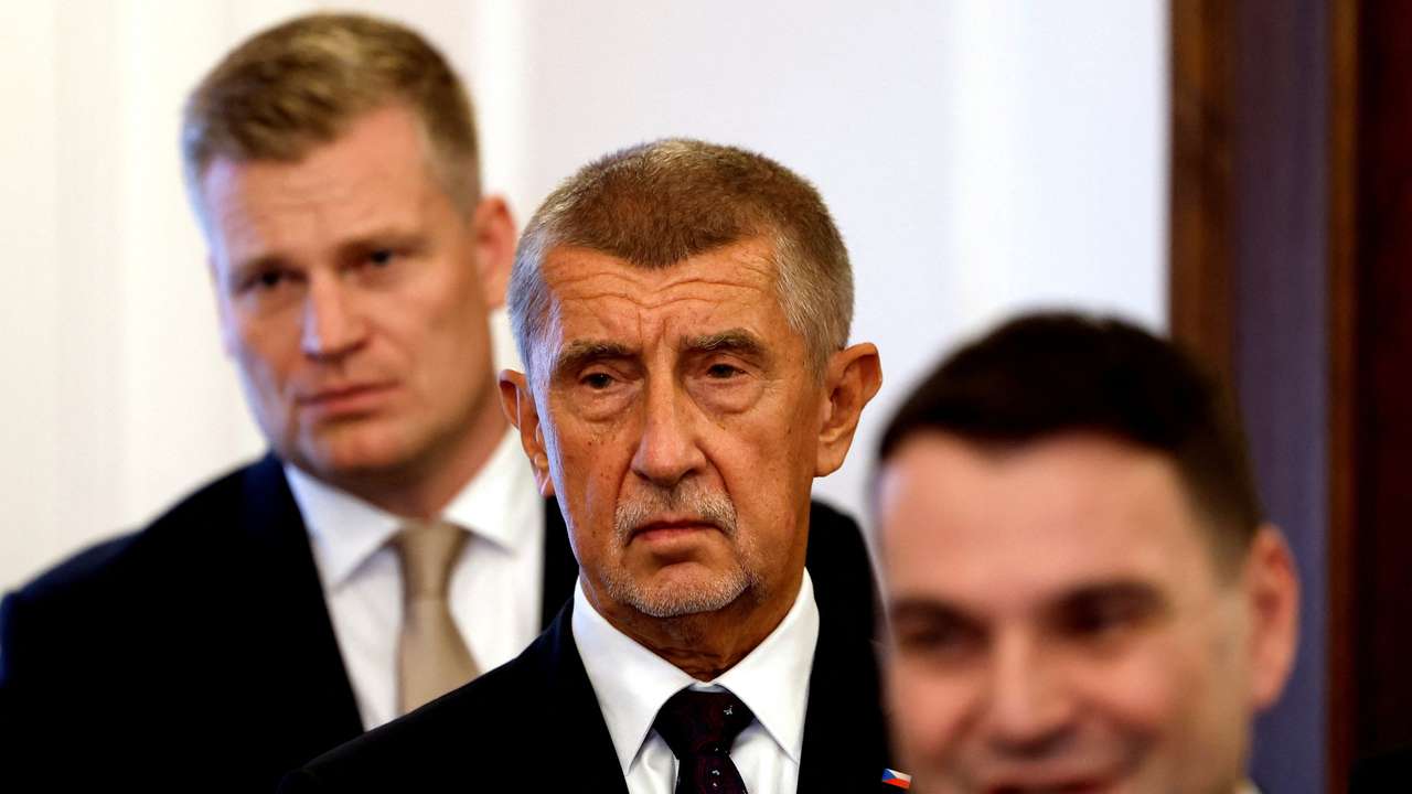 Singing of a coalition agreement in Prague