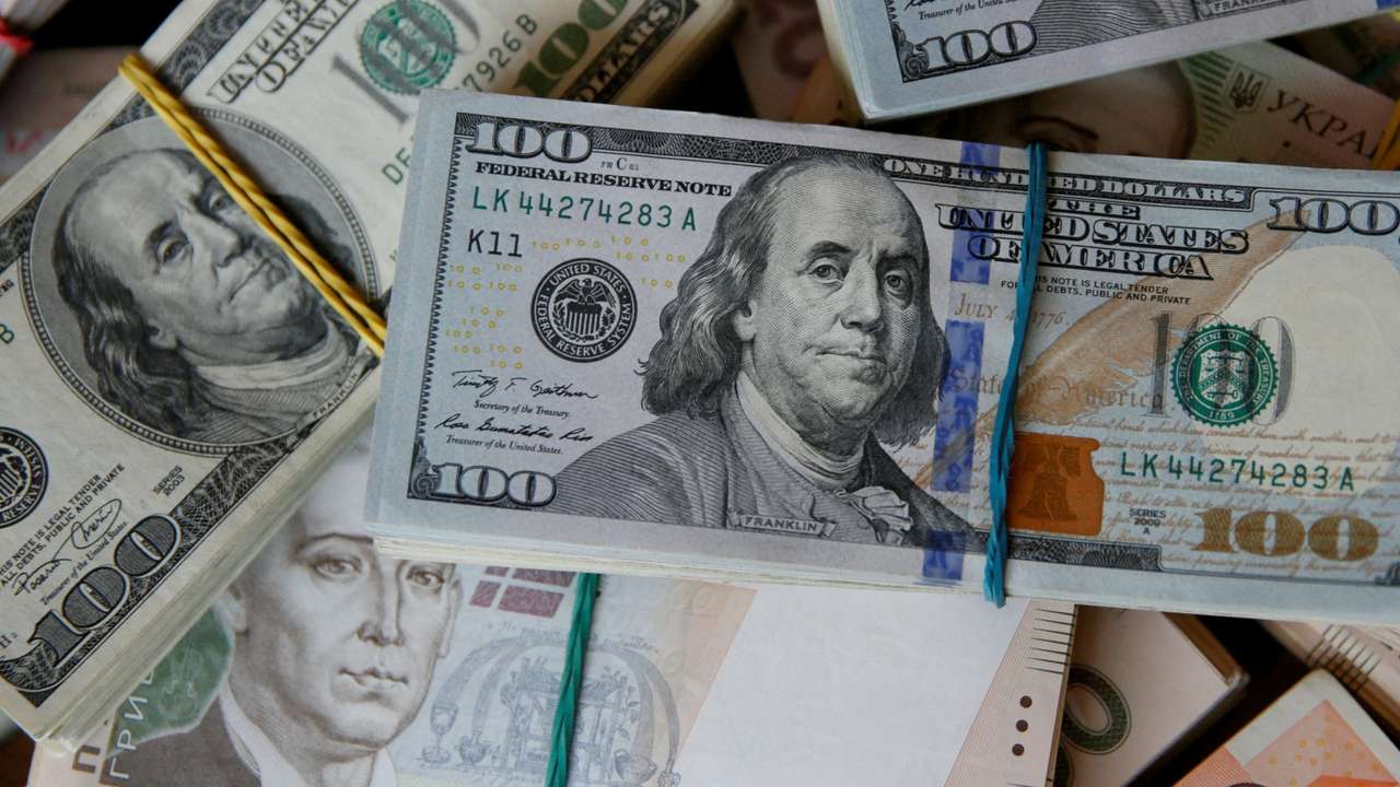 FILE PHOTO: U.S. dollar, euro and Ukrainian hryvnia banknotes are seen in this picture illustration created in Kyiv