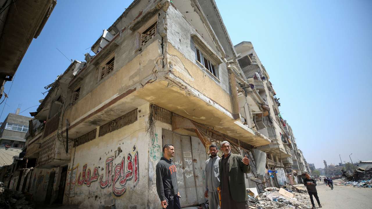 After surviving air strike Palestinian boy dies seeking aid