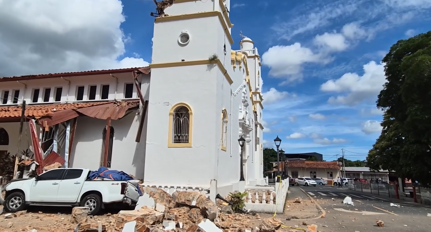 7.5-magnitude earthquake damages buildings and ro