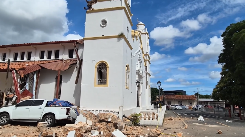 7.5-magnitude earthquake damages buildings and ro