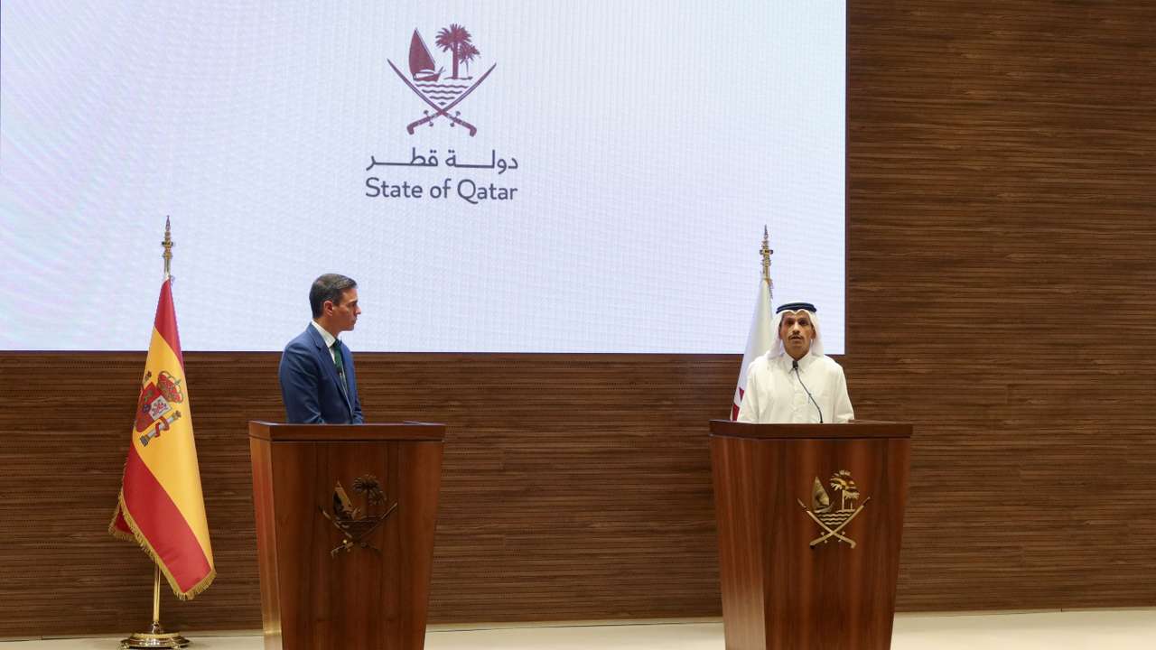 Qatar's Prime Minister and Foreign Minister Sheikh Mohammed Bin Abdulrahman al-Thani and Spain's Prime Minister Pedro Sanchez hold a joint press conference in Doha
