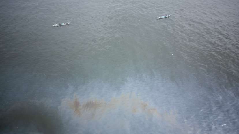 Oil spill in Manila Bay