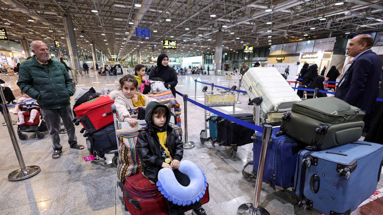 FILE PHOTO: Displaced Lebanese, who had fled to Iraq, prepare to head back home after a ceasefire between Israel and Hezbollah took effect, in Najaf