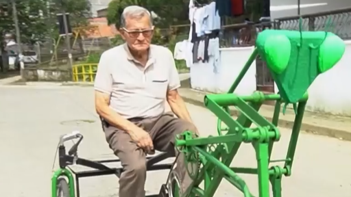 Colombia inventor turns heads with praying mantis ‘walking bicycle’