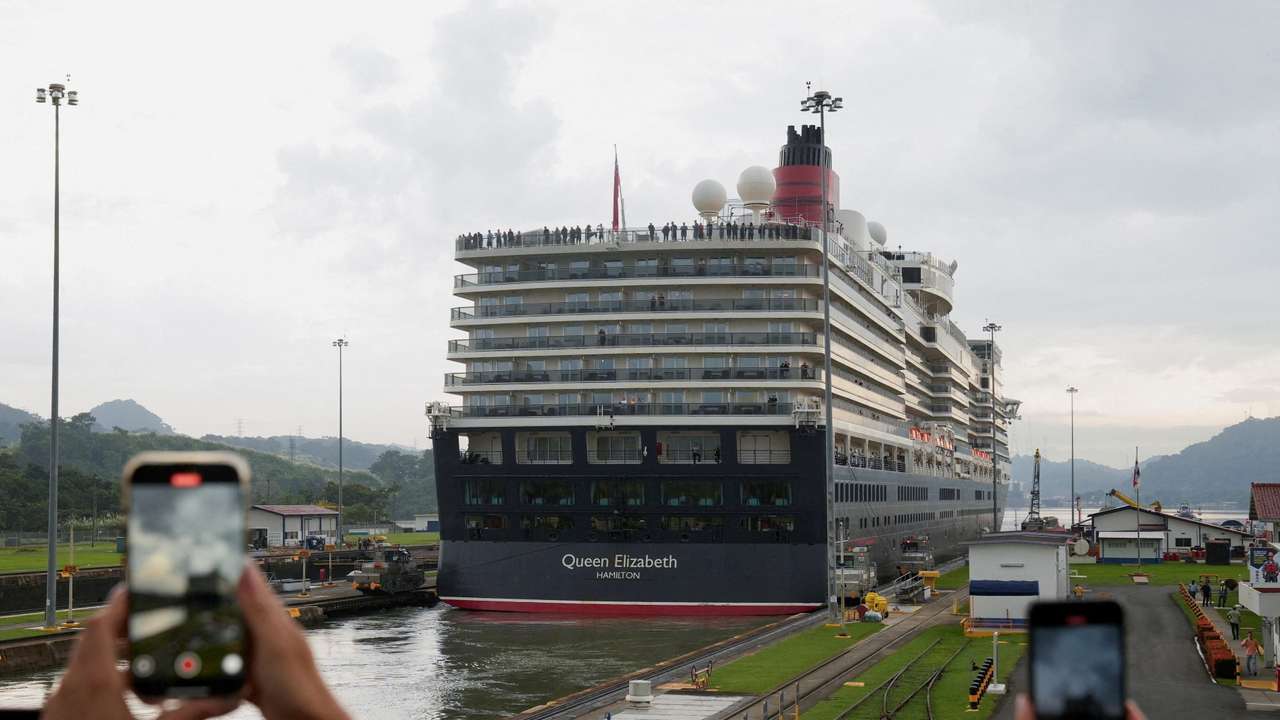 The cruise ship Queen Elizabeth leaves the Miraflores Locks in the Panama Canal, in Panama City, Panama October 9, 2025. REUTERS/Enea Lebrun REFILE - CORRECTING YEAR FROM 2024 TO 2025.