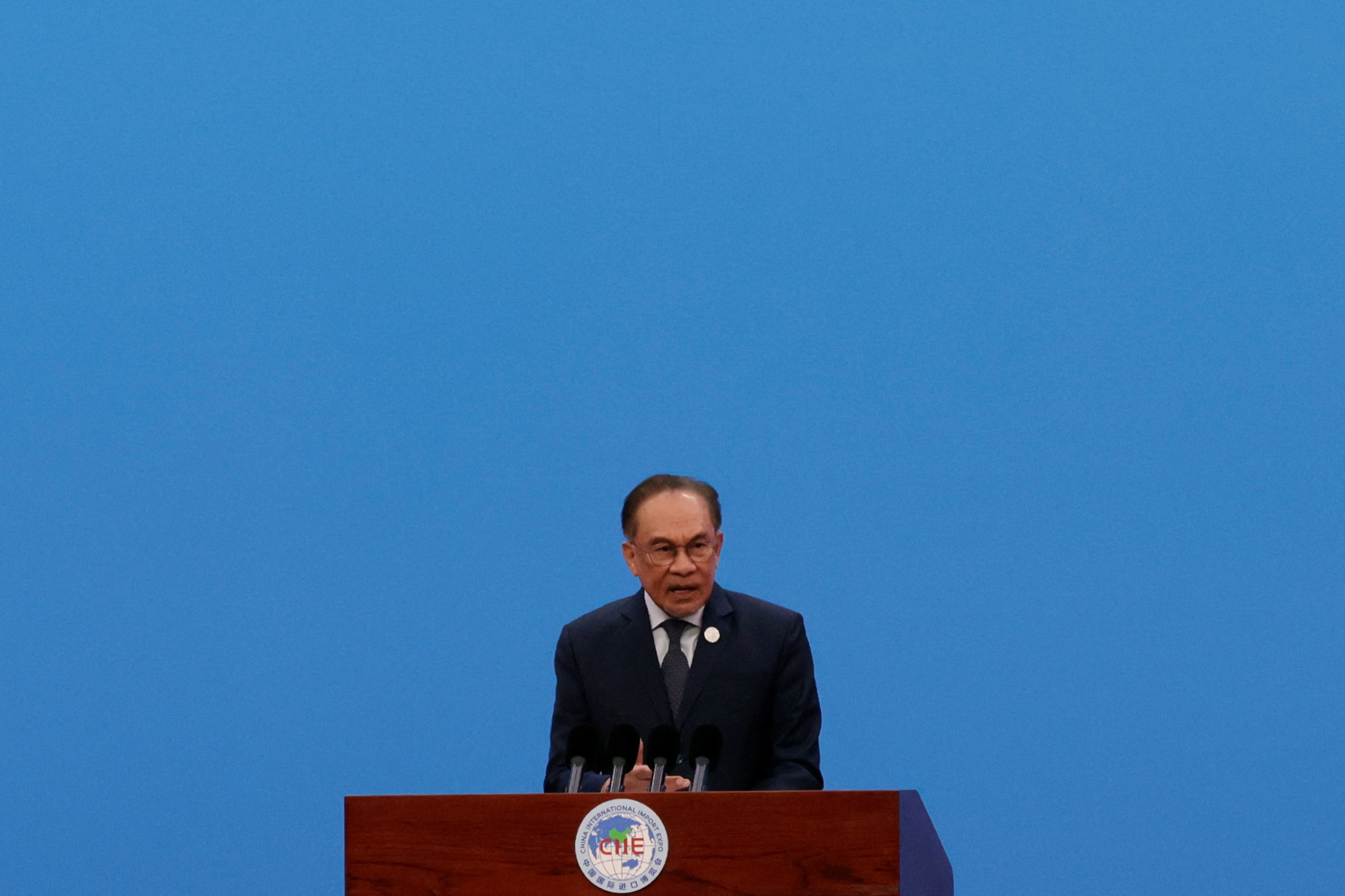 Malaysian Prime Minister Anwar Ibrahim speaks at CIIE opening ceremony in Shanghai