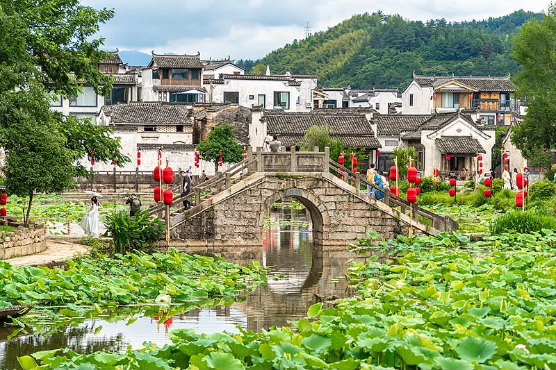 Village tourism in Huangshan Mountain in Anhui Province revitalises traditional architecture and allows visitors to experience local ways of life. 