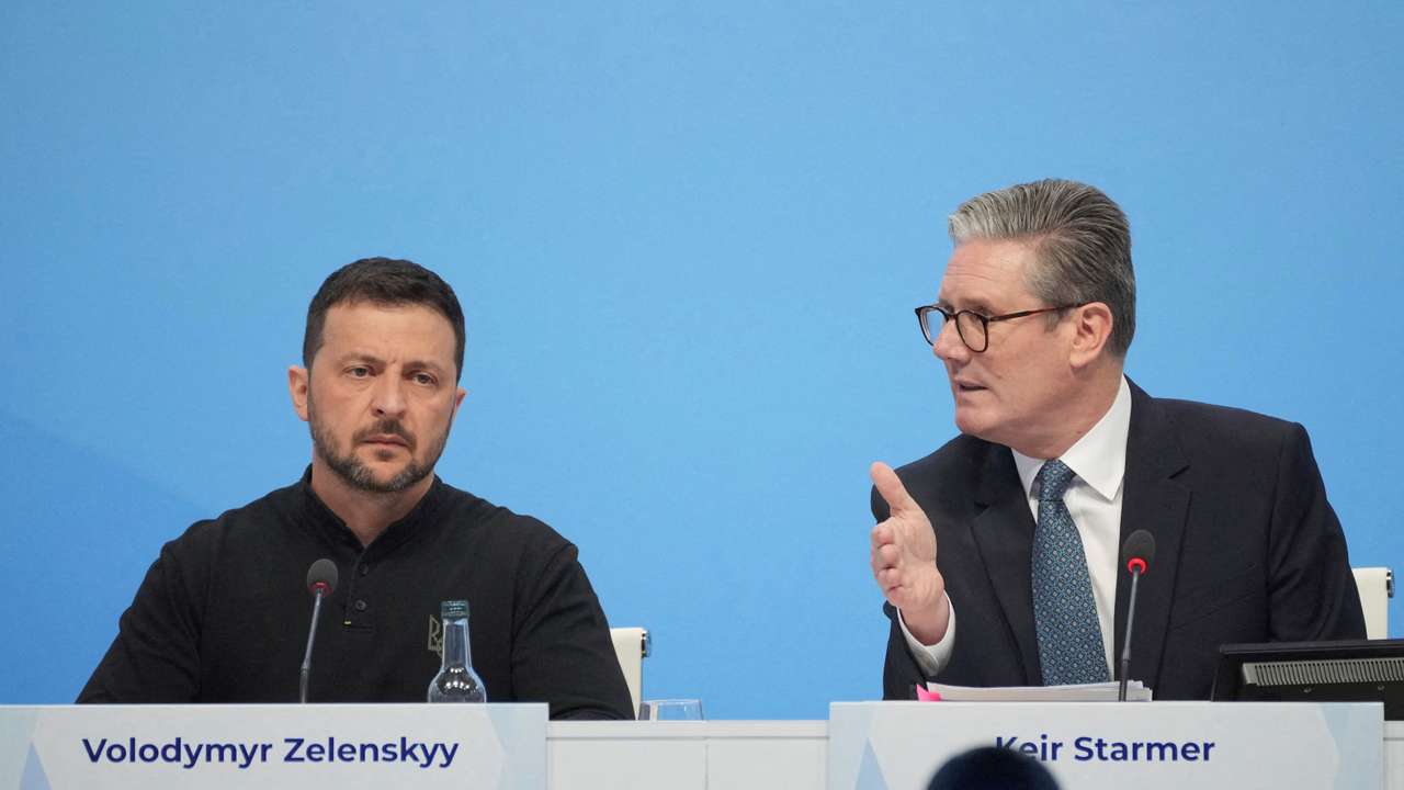 Ukrainian President Volodymyr Zelenskiy with British Prime Minister Keir Starmer