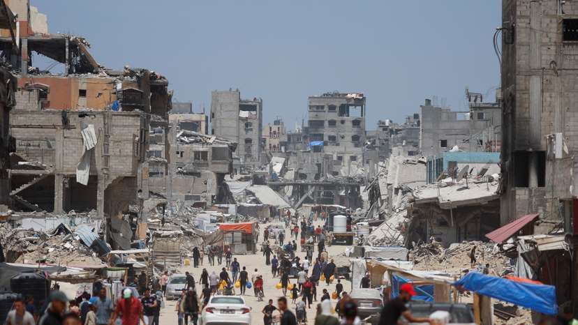 Aftermath of an Israeli strike, in Khan Younis