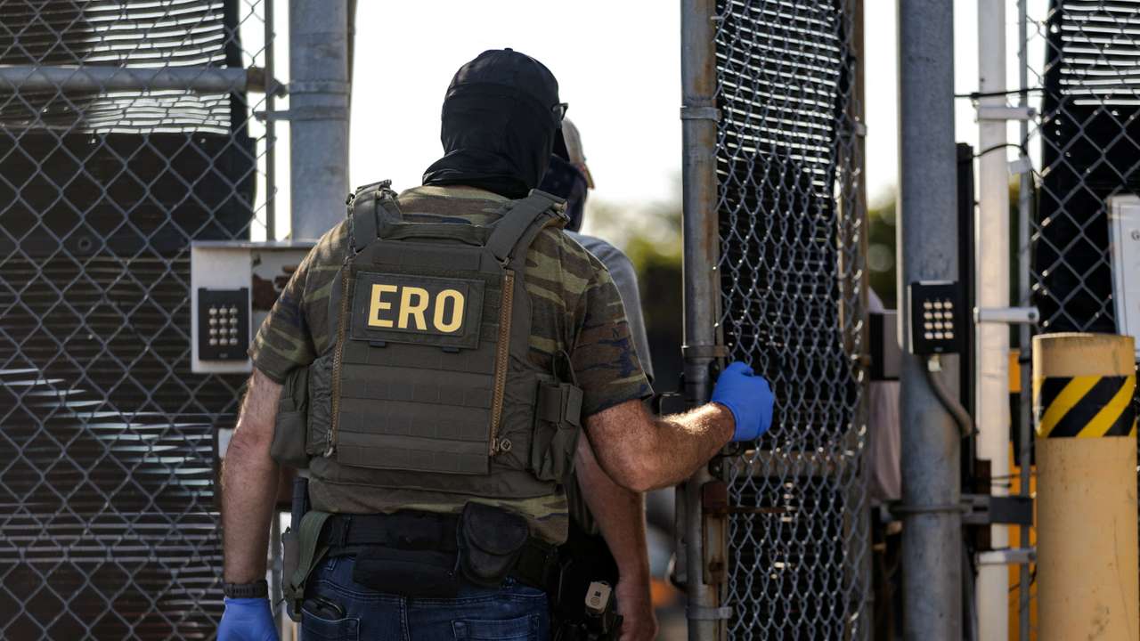 Federal agents unload detainees at the Broadview ICE detention center