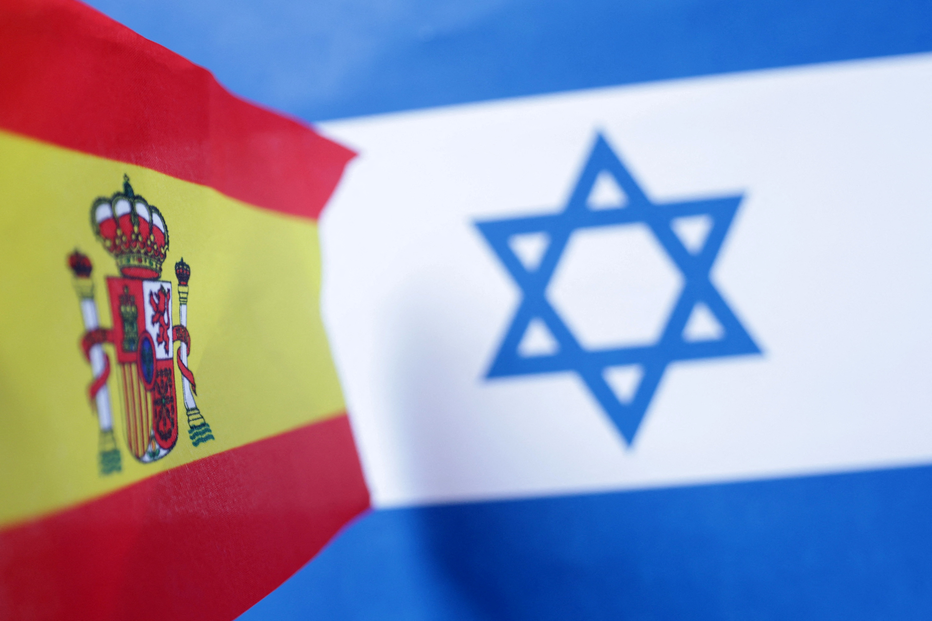 Illustration shows Spain and Israel flags