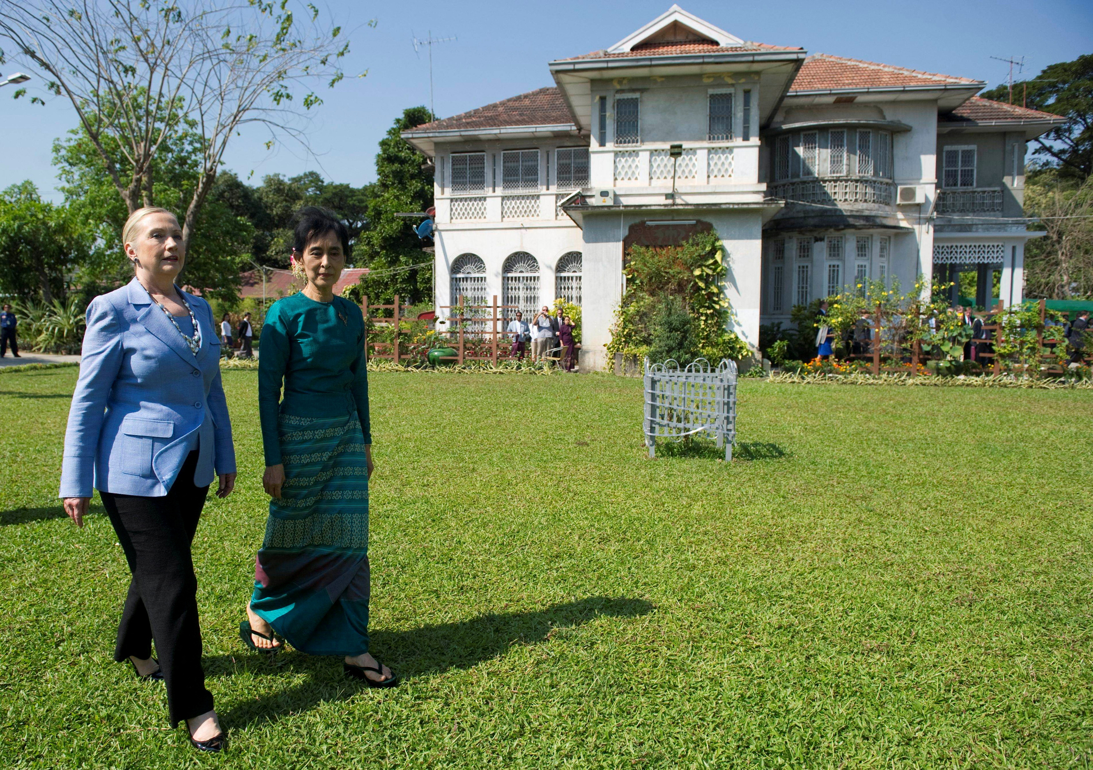 FILE PHOTO: US Secretary of State Clinton and Myanmar's pro-democracy leader Suu Kyi tour the grounds after their meeting at Suu Kyi's house in Yangon