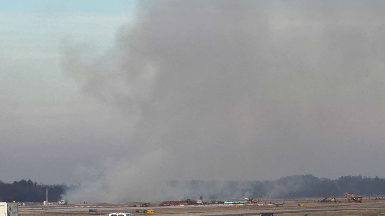 Engine failure forces United Airlines flight to return to DC-area airport