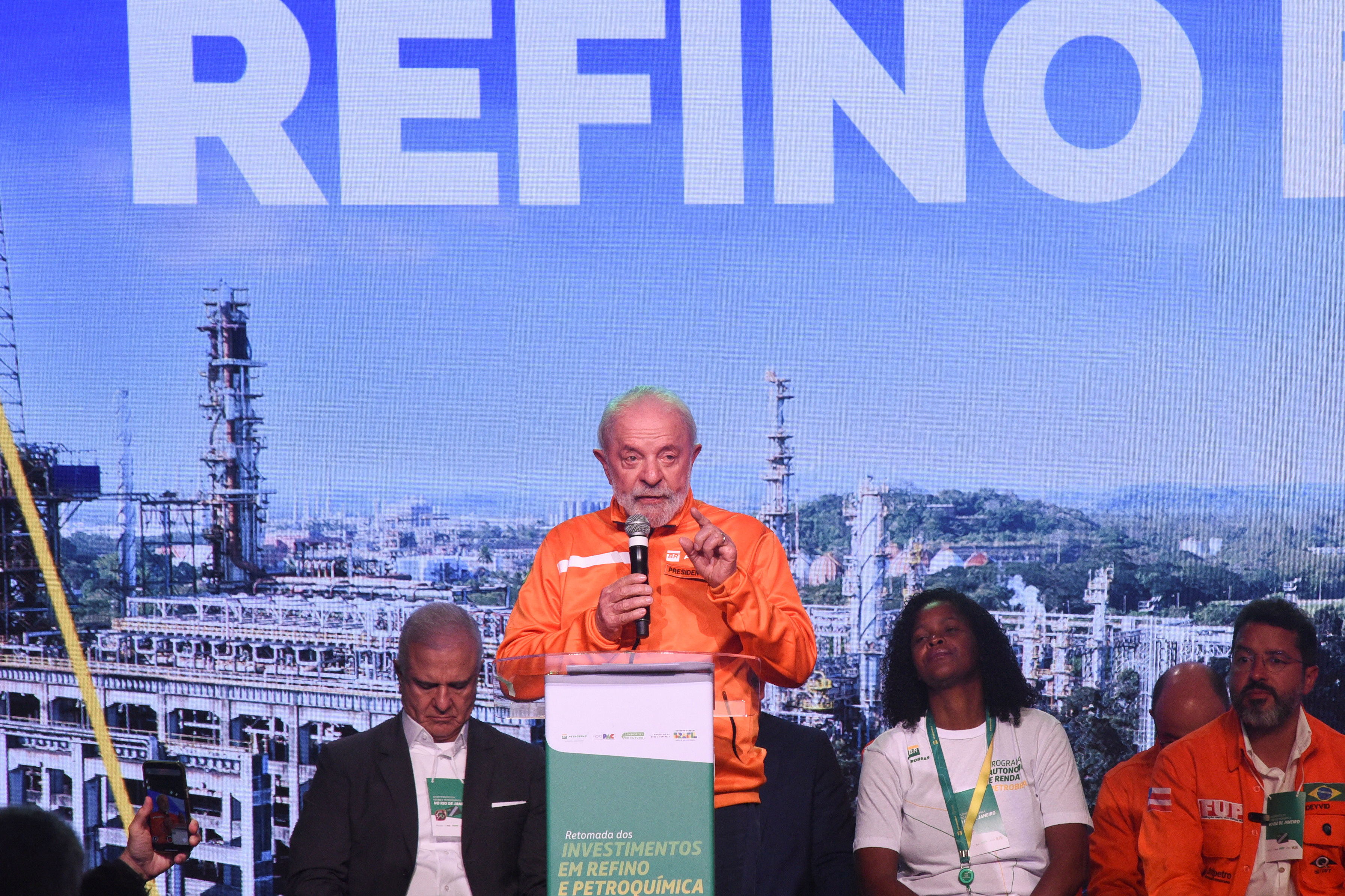 Lula visits Duque de Caxias Refinery