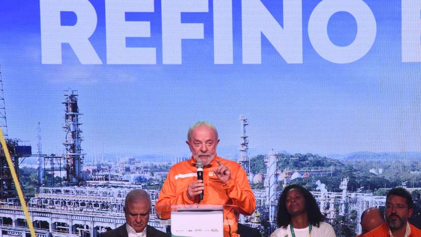 Lula visits Duque de Caxias Refinery