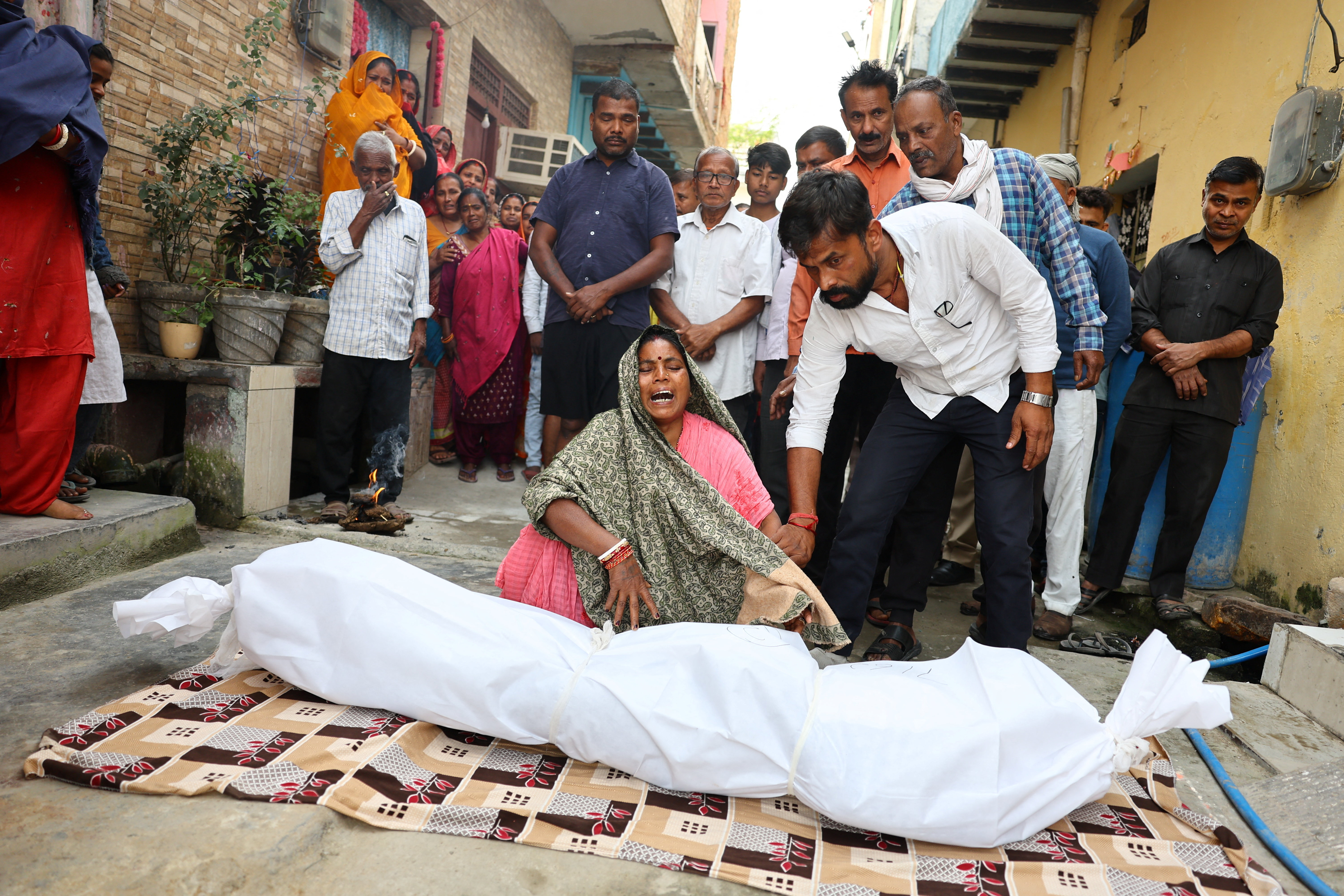 Aftermath of a deadly explosion in the old quarters of Delhi