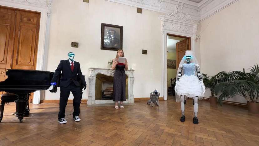 Russia Hosts First Robot Wedding