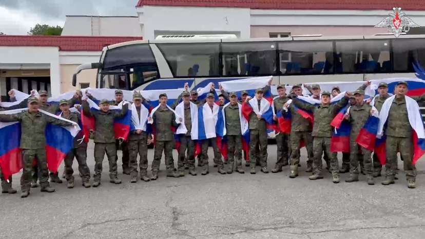 Russian POWs board bus in Belarus after release from Ukraine