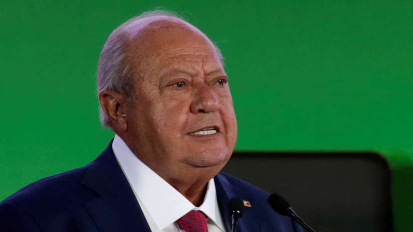 FILE PHOTO: Carlos Romero Deschamps, senator and leader of the oil workers union of state oil monopoly Pemex, gives a speech about Pemex business plan in Mexico City