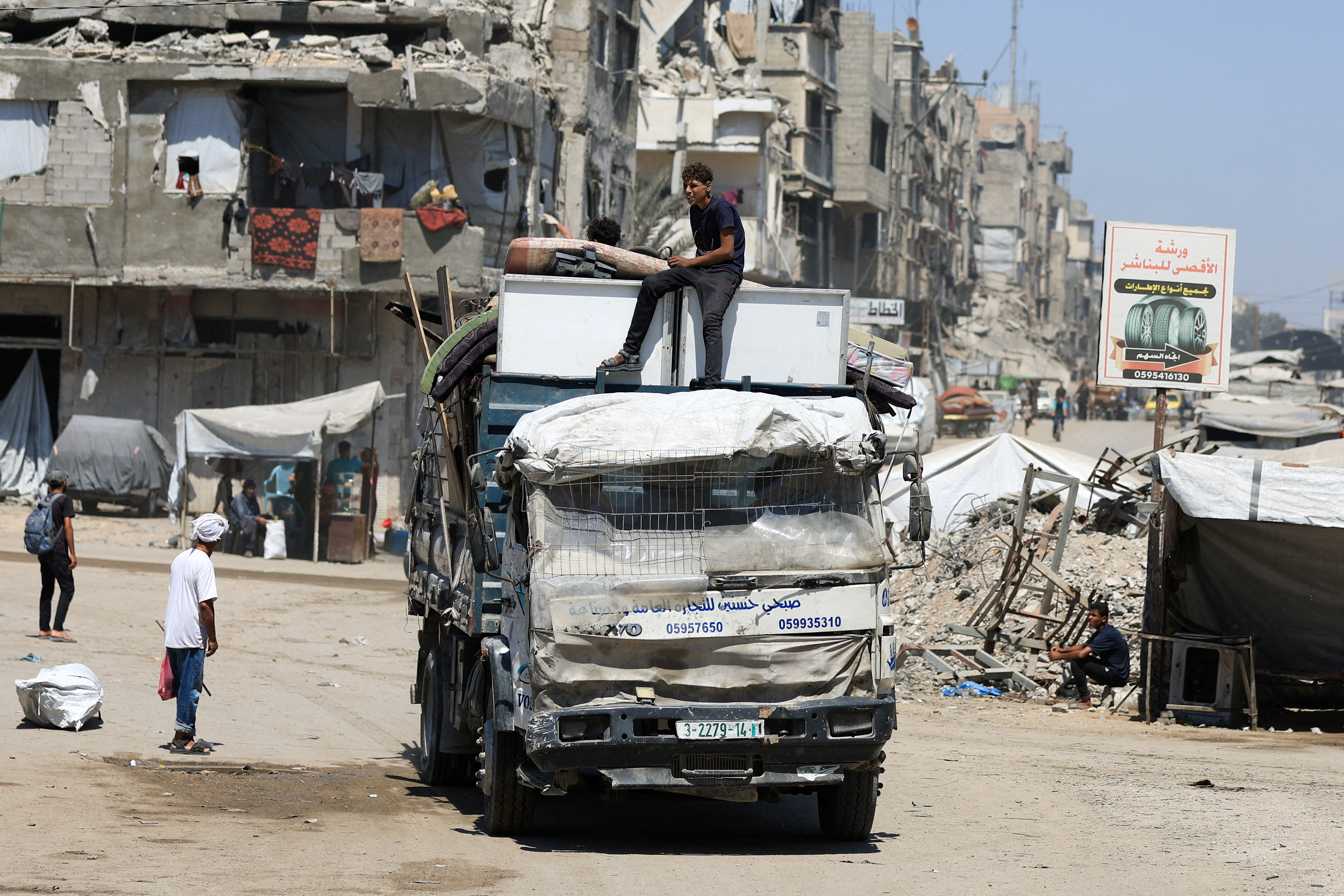 FILE PHOTO: Displaced Palestinians flee from one area to another within Gaza City, amid an Israeli military operation