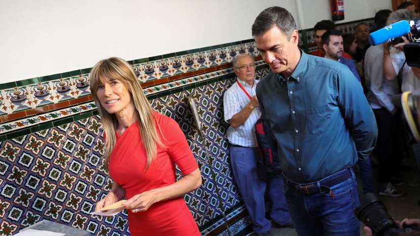 Spain's Sanchez suspends public duties to 'reflect' on future