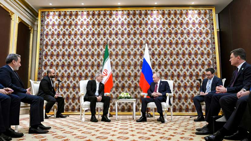 Russian President Vladimir Putin meets with Iranian President Masoud Pezeshkian in Ashgabat