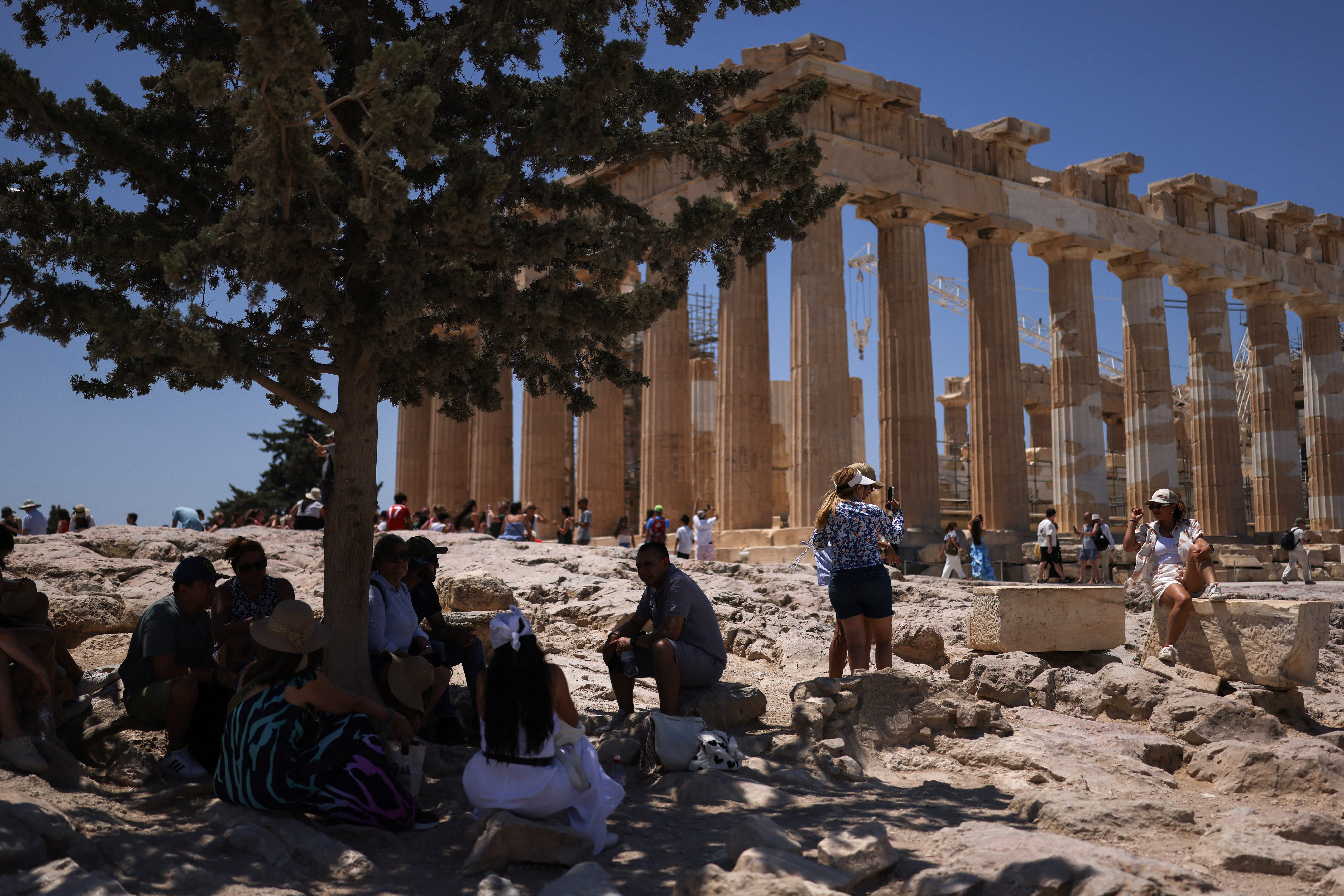 Heatwave hits Athens