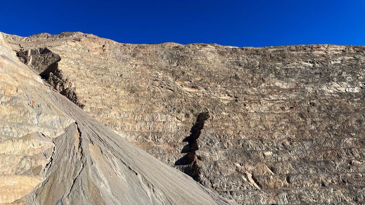 Argentina's Gualcamayo plans $665 million investment to revive aging gold mine