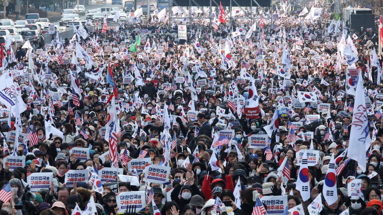 South Korean churches raise cash, rally thousands for impeached president