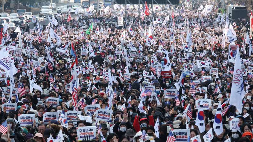 South Korean churches raise cash, rally thousands for impeached president