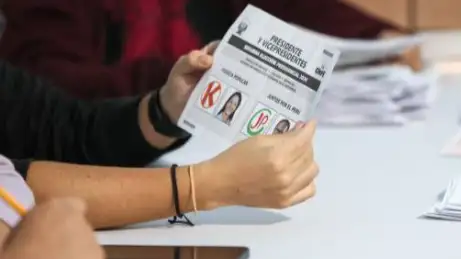 Peru vote too close tocall as rival supporters ra