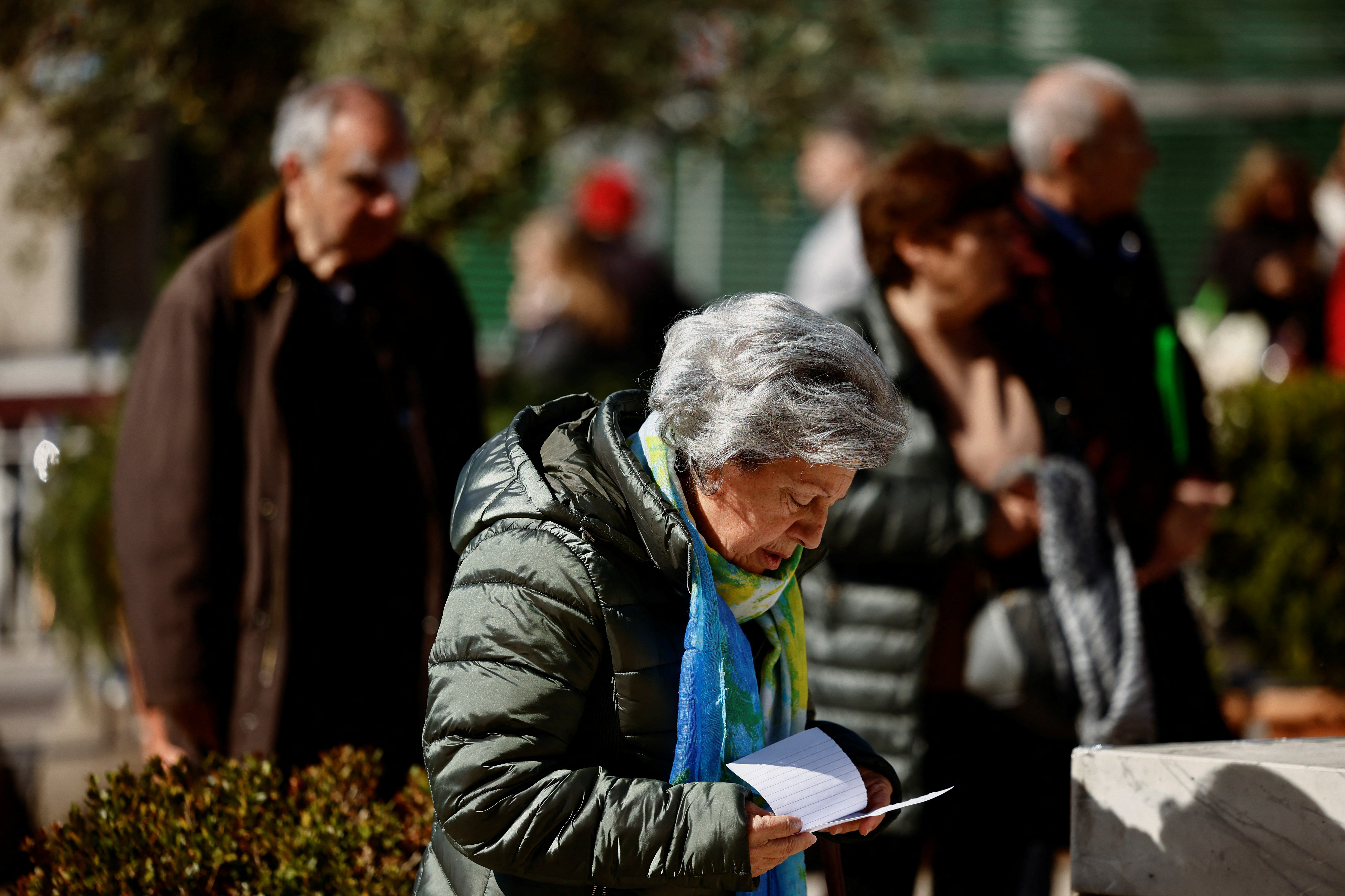 Rome woman makes daily visits to hospital and Vatican to pray for Pope