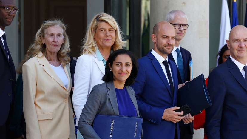 Weekly cabinet meeting in Paris