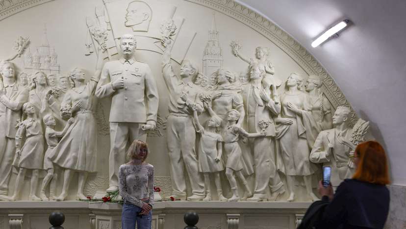 Monument to Soviet leader Joseph Stalin unveiled in Moscow metro