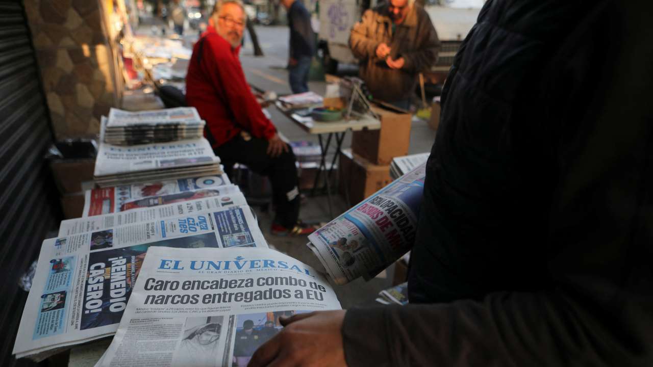 Mexican newspapers report on Mexico extraditing major drug capos to the U.S., in Mexico City