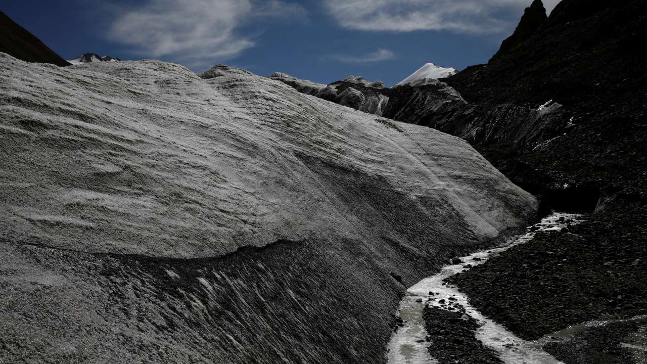 FILE PHOTO: The Wider Image: The thaw of the Third Pole: China's glaciers in retreat