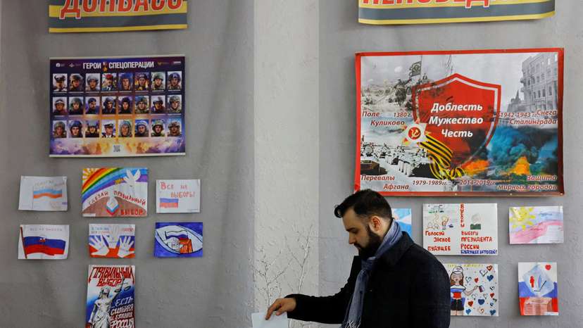 People vote in Russia's presidential election in Donetsk