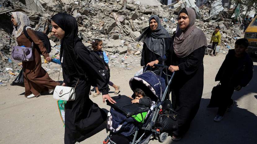 Palestinians flee areas in the eastern part of Gaza City