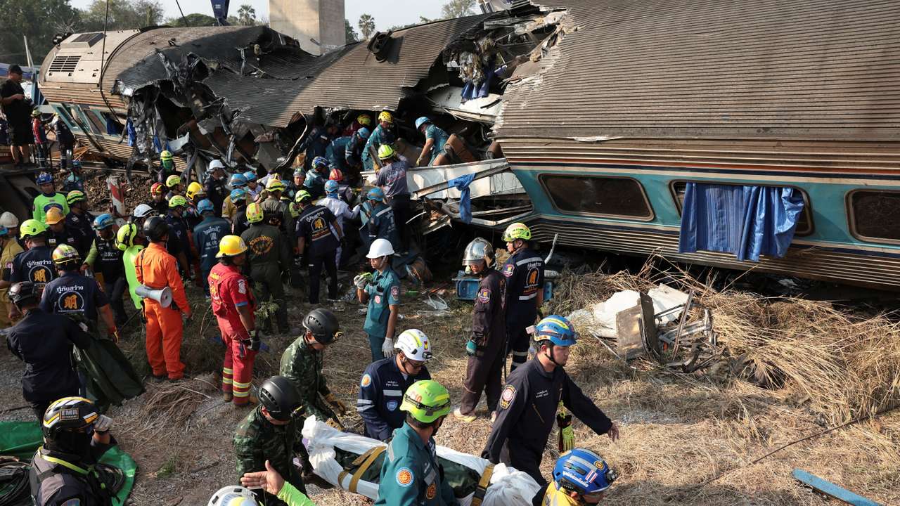 Train traveling from Bangkok to Ubon Ratchathani derailed in Sikhio district