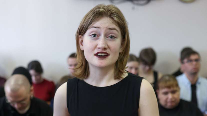 Activist Darya Kozyreva charged with discrediting Russian army appears in St. Petersburg court