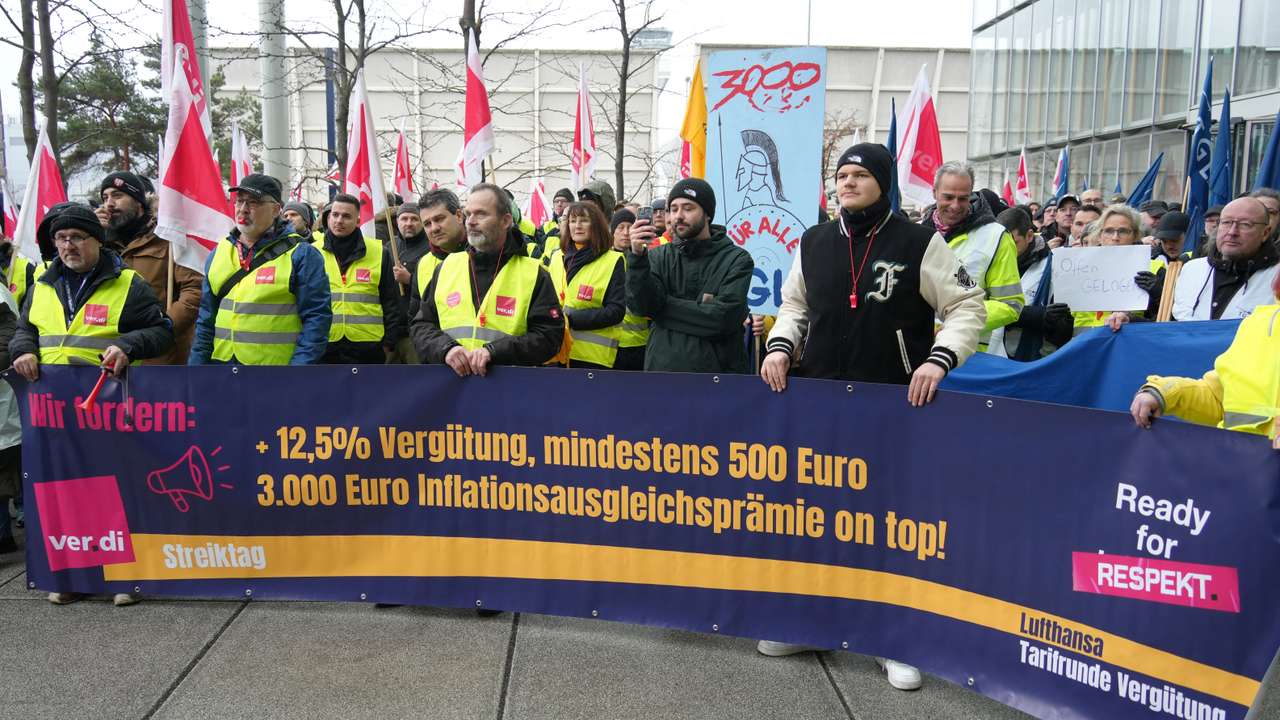 Lufthansa ground staff at major German airports call strike