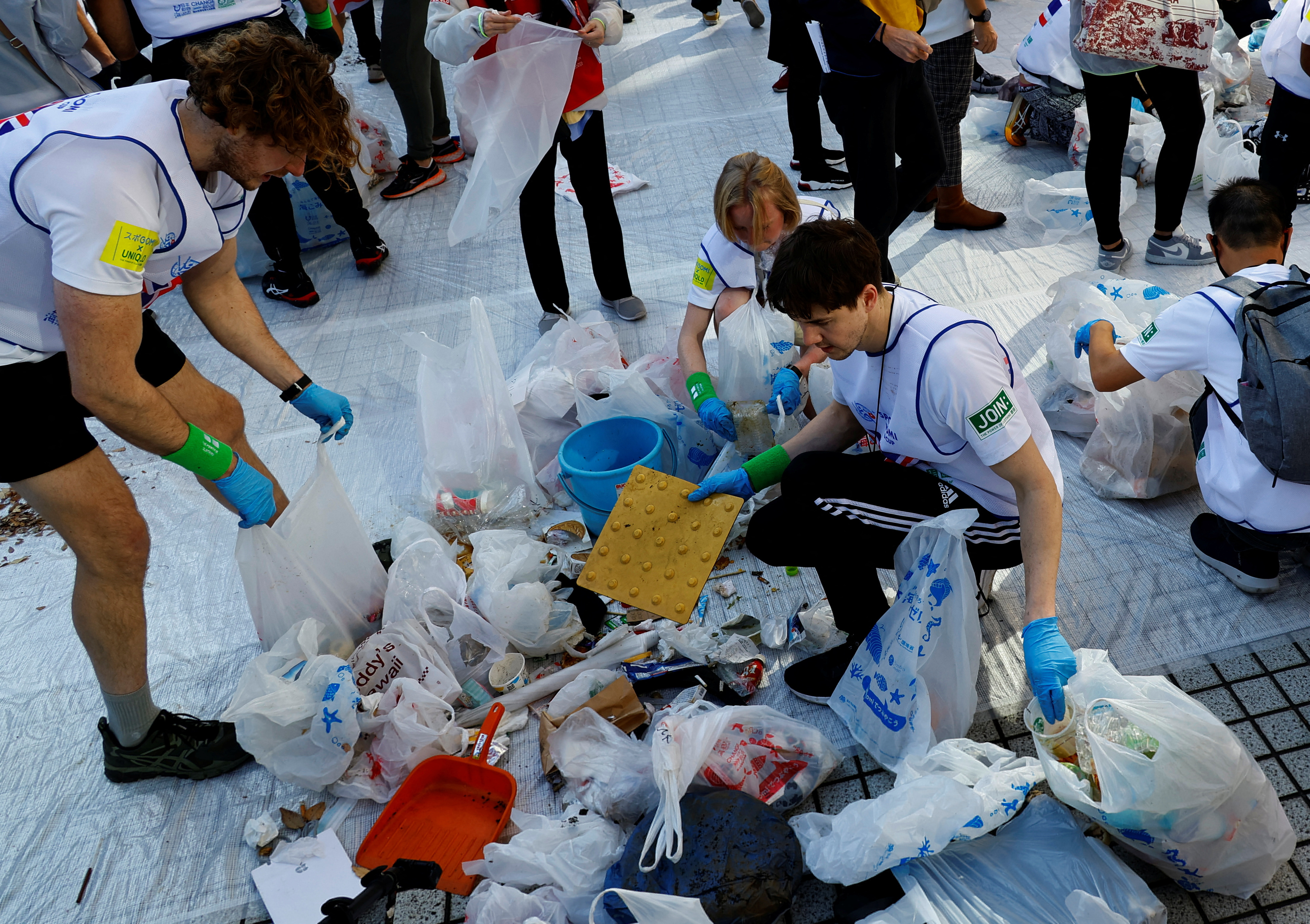 Trash picking competition known as "Spogomi World Cup"  in Tokyo