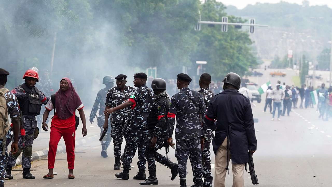 Nigerians begin protests against economic hardship
