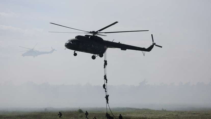 Polish soldiers land from Mi-8 helicopter during Defender Europe 2022 military exercise at the military range in Bemowo Piskie