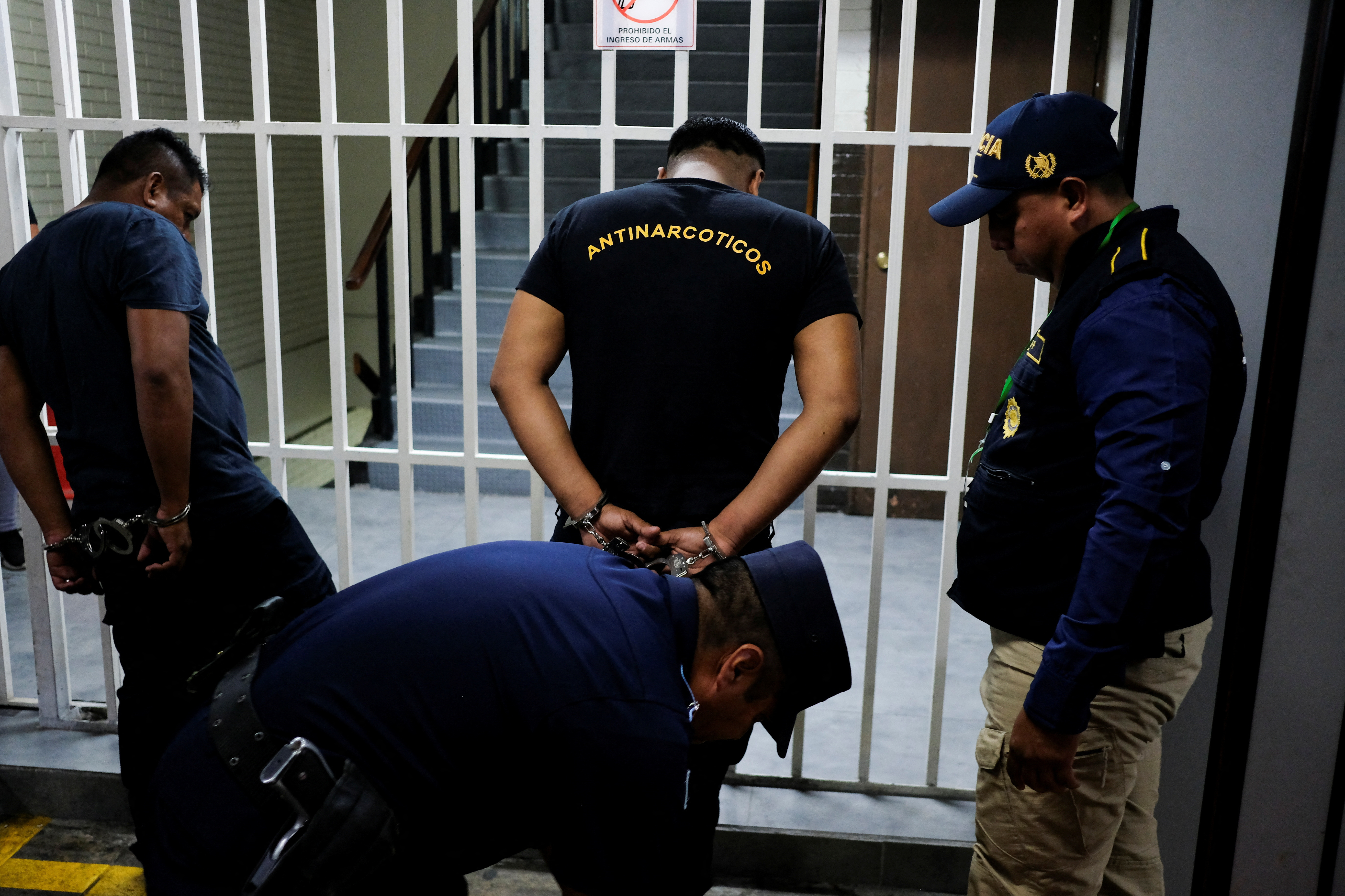 Guatemala arrests police officers implicated in migrant smuggling ring