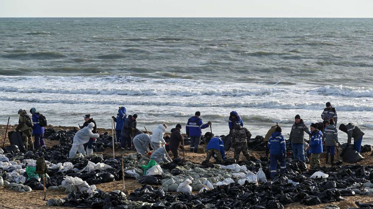 Volunteers battle to clear spilled oil on Russia's Black Sea coast