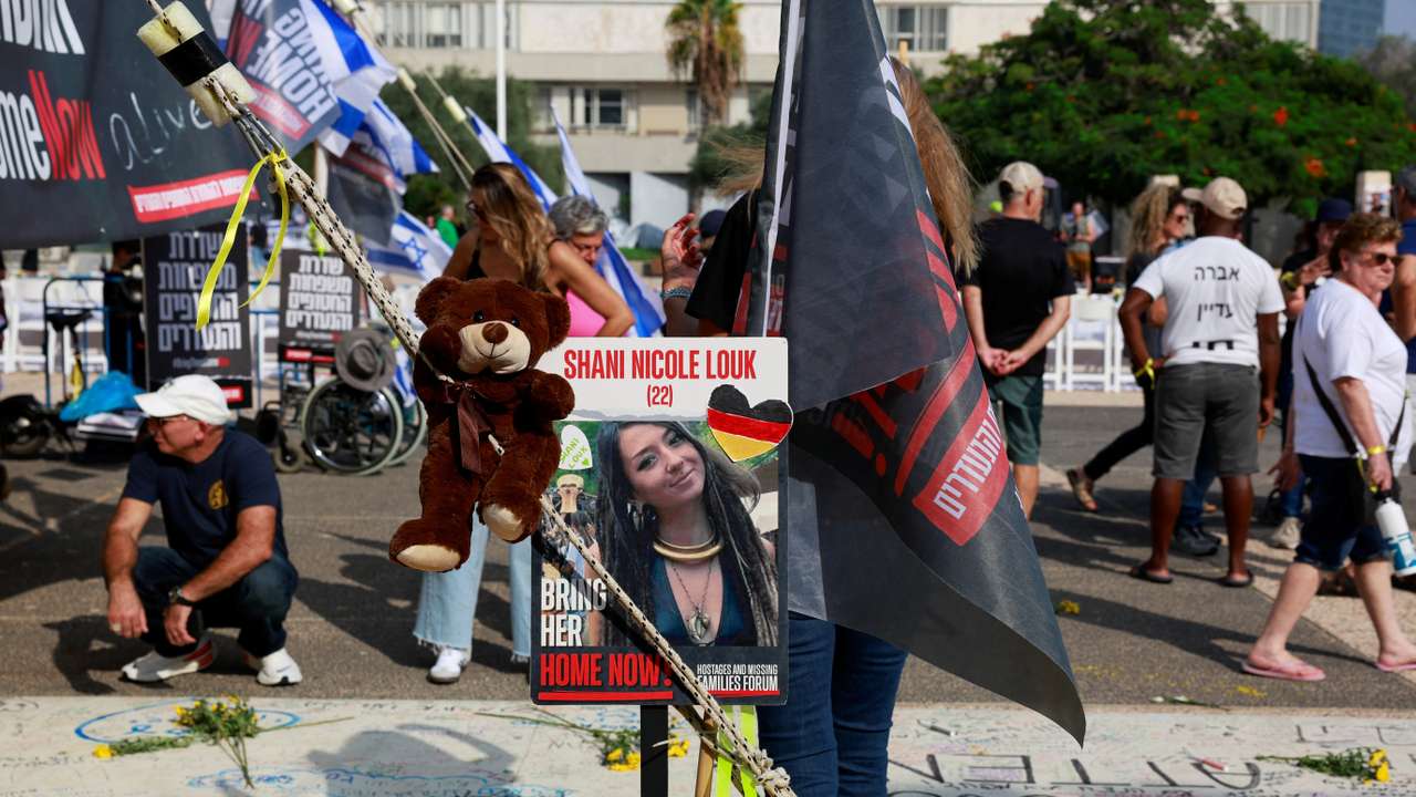 Families and supporters of hostages call for a dialogue with Israeli PM Netanyahu and Defence Minister Gallant, in Tel Aviv